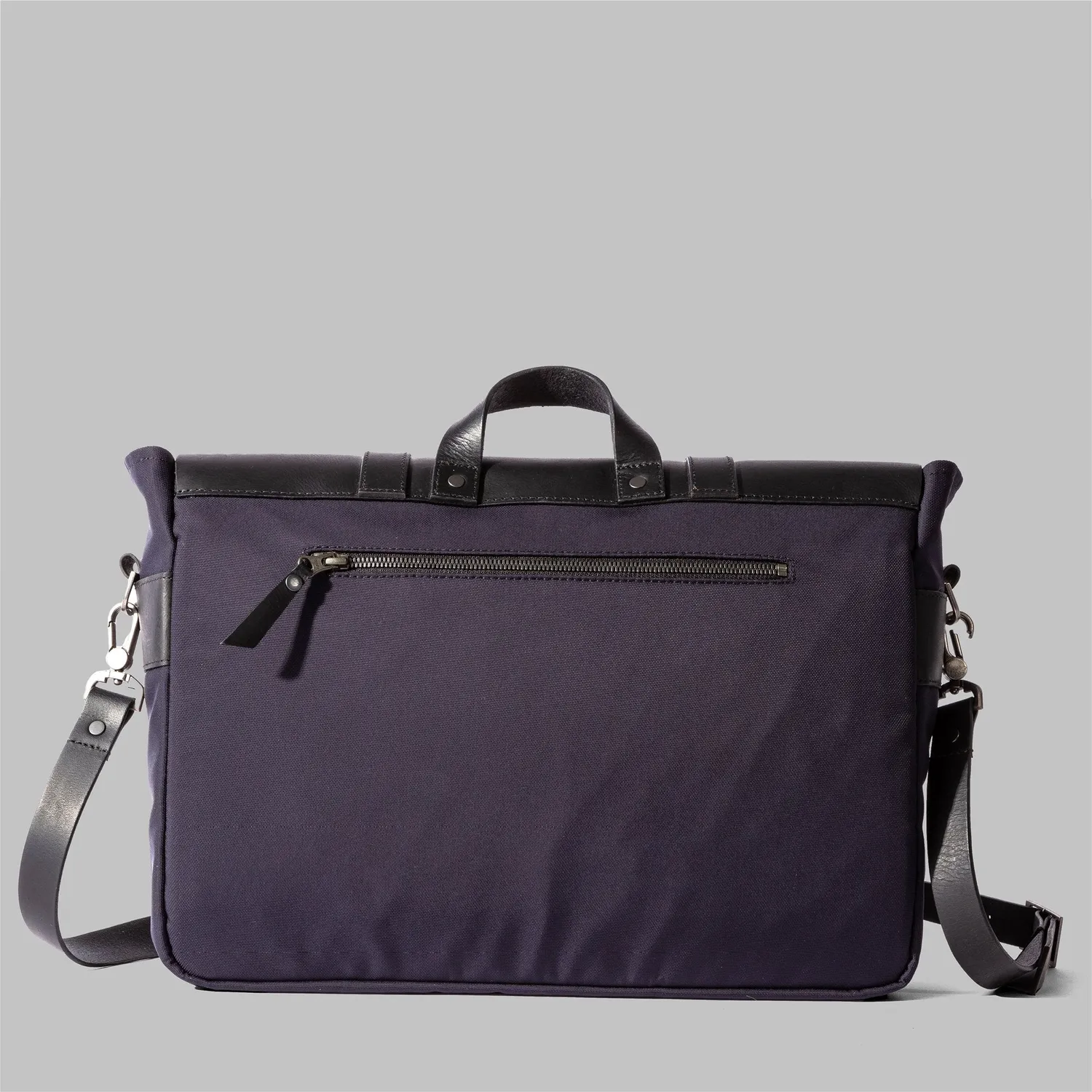 John Partridge Portland messenger bag marineblå nylon og skinn