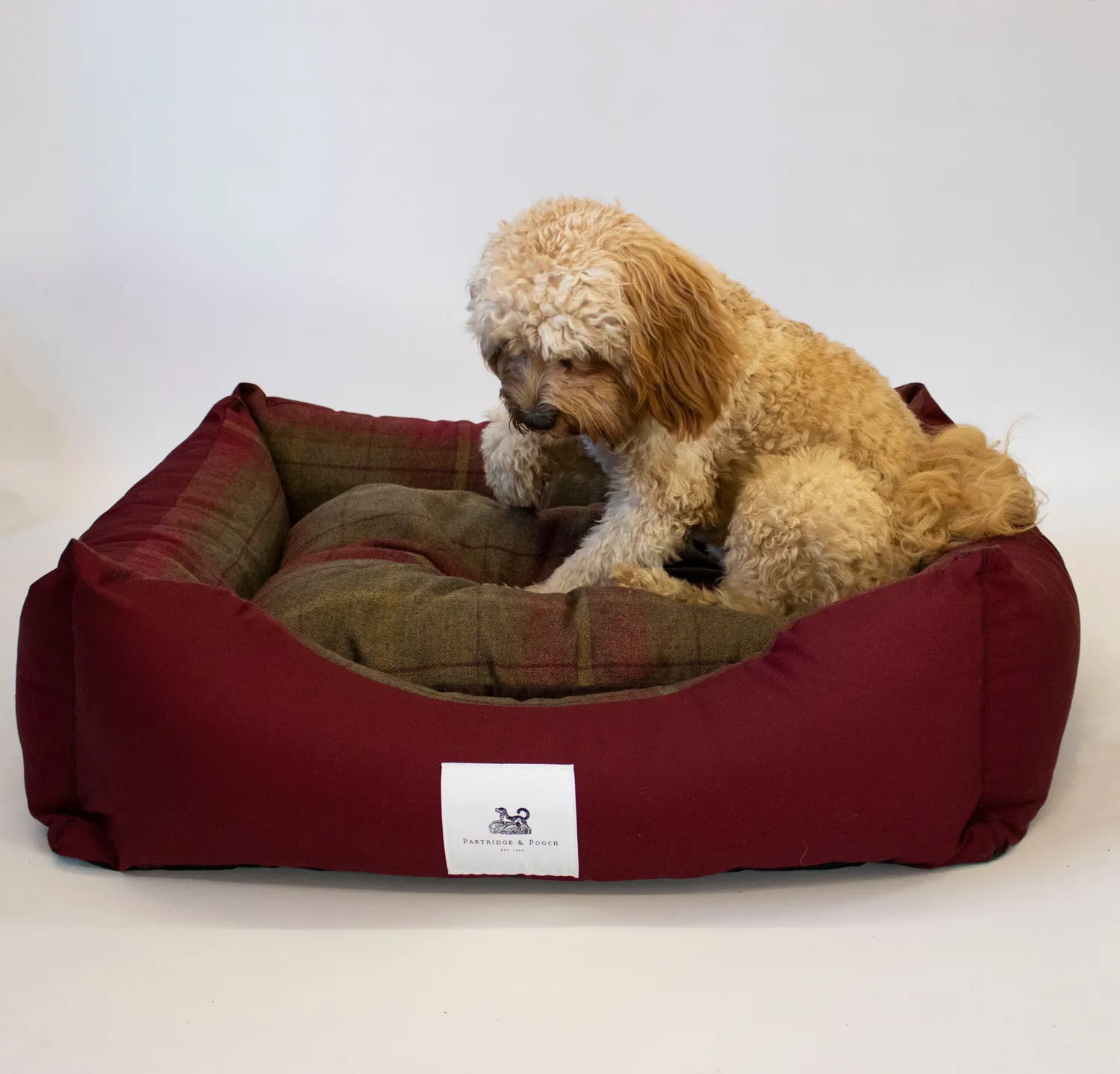 John Partridge Amherst 2 in 1 hundeseng Mulberry Red rutet bomull