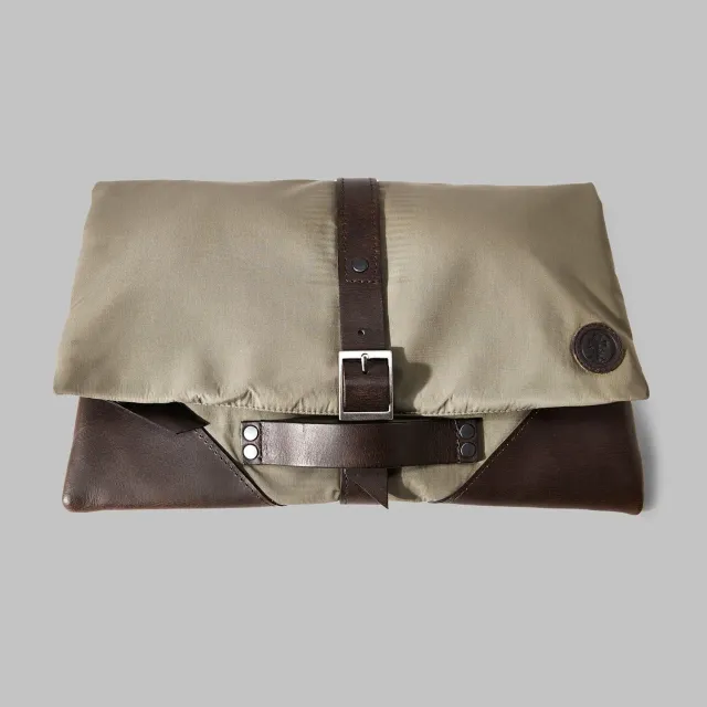 John Partridge Anslow clutchveske beige nylon 2 liter