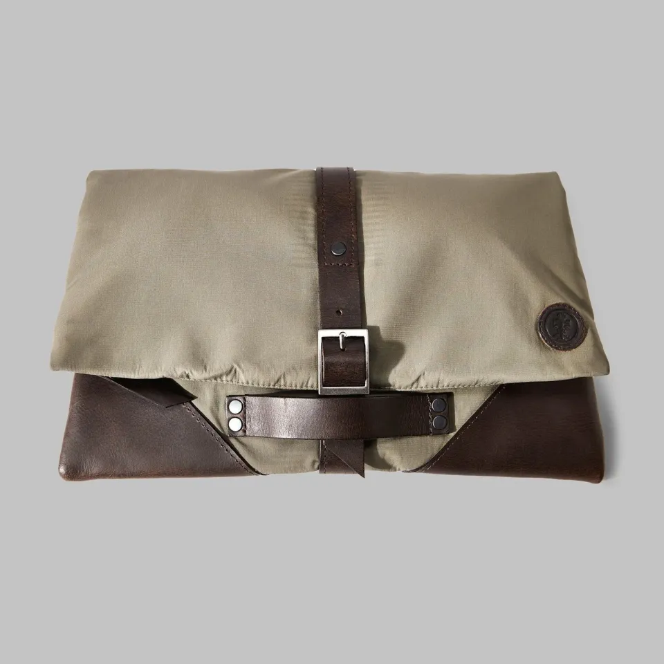 John Partridge Anslow clutchveske beige nylon 2 liter