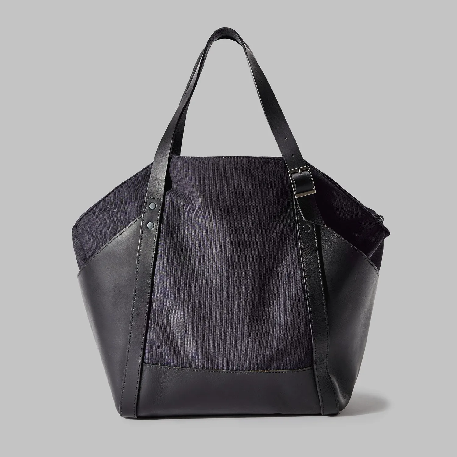 John Partridge Amerton Navy Nylon Shoulder Bag skulderveske 29 L