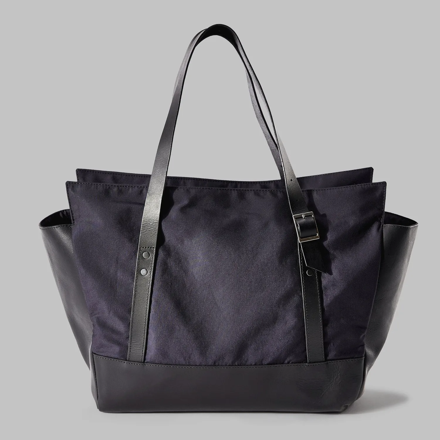 John Partridge Longton stor toteveske navy nylon 20 l