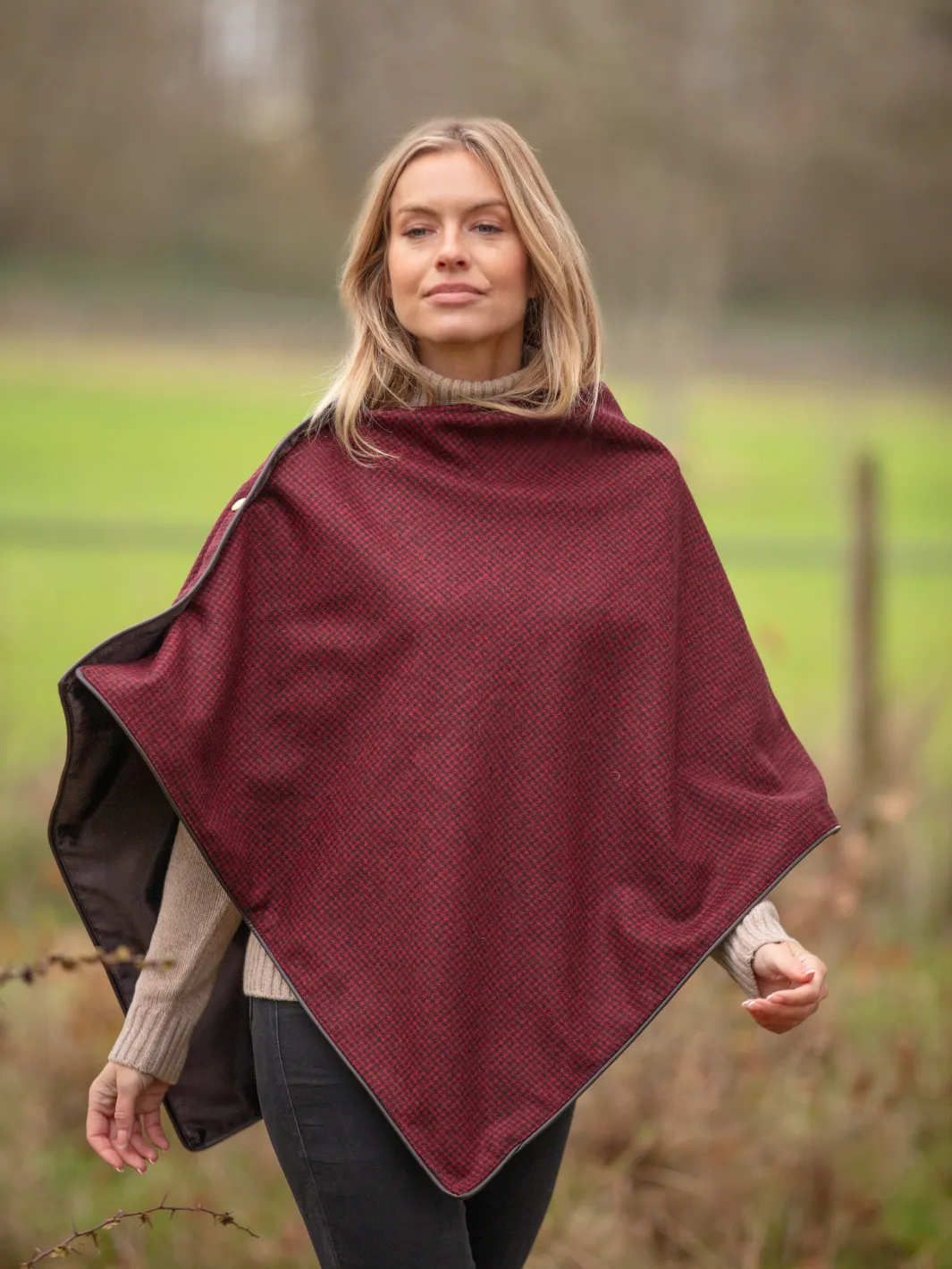 John Partridge Tweed Shawl tweedsjal rød og svart ull
