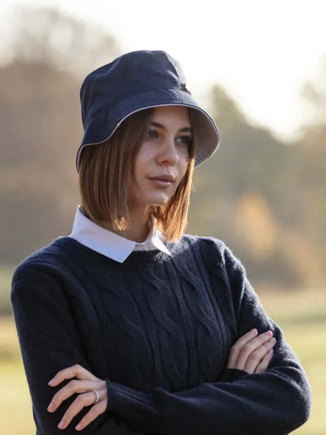 John Partridge Reversible Bucket Hat bøttehatt marineblå/hvit vendbar bomull