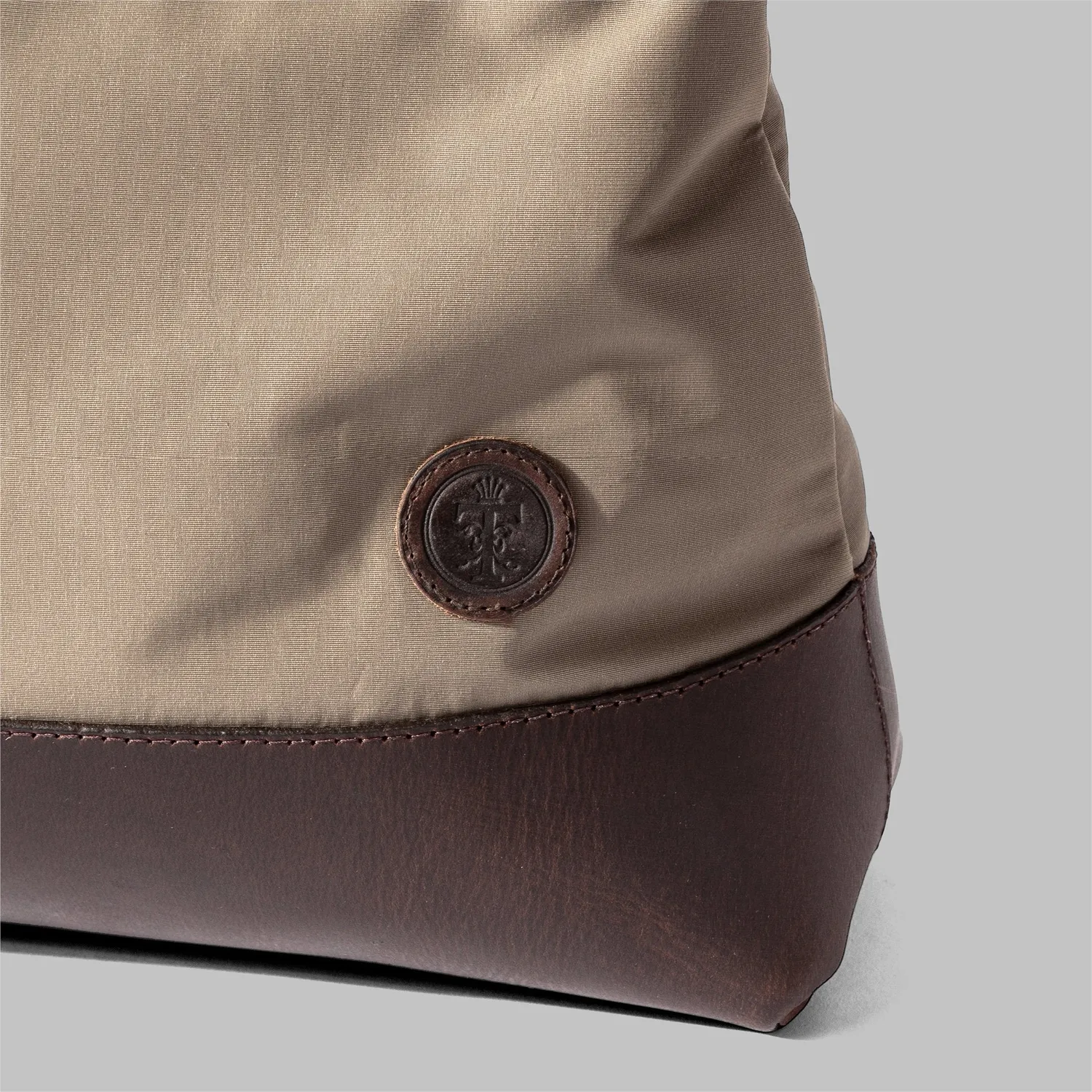 John Partridge Silverdale Beige Nylon & Leather Wash Bag toalettmappe beige 8 l vannavvisende