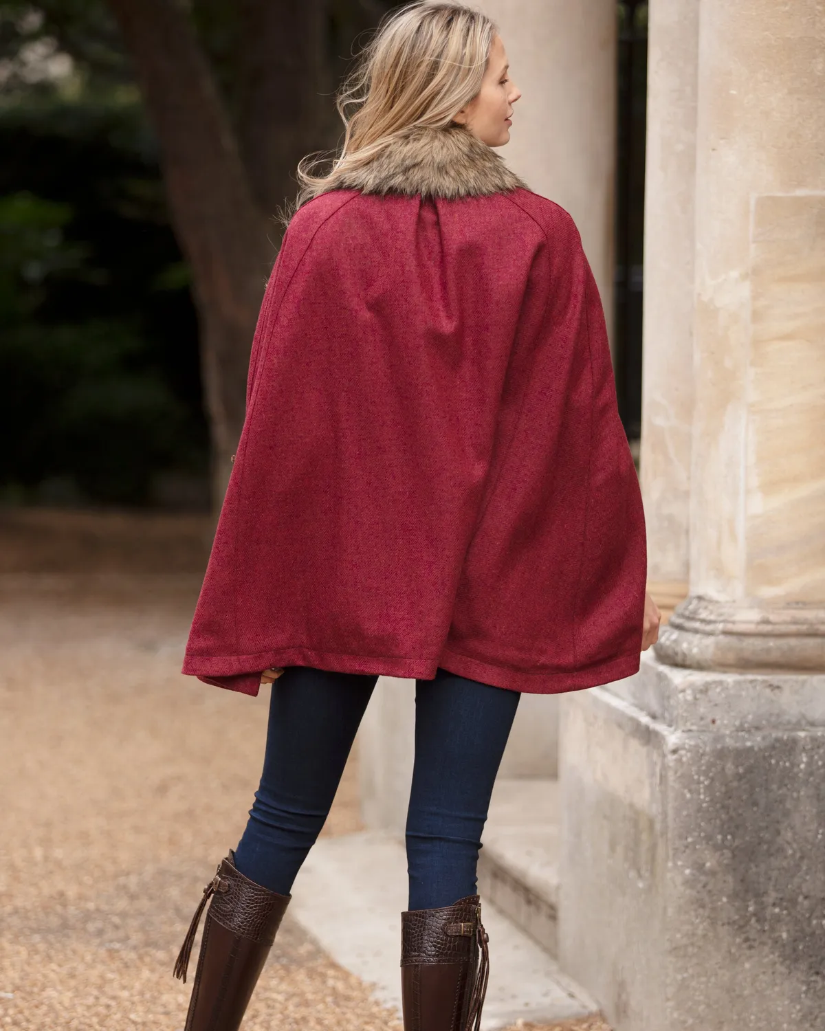 John Partridge Newbury Tweed Cape kappe Jalapeno Red one size