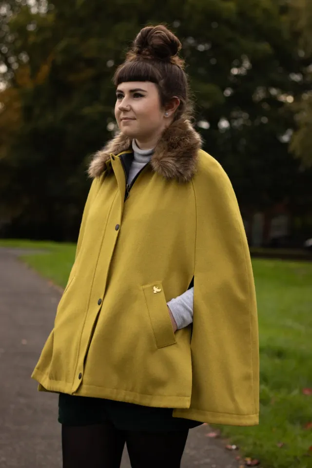 John Partridge Newbury Tweed Cape kappe Ochre Yellow fuskepelskrage