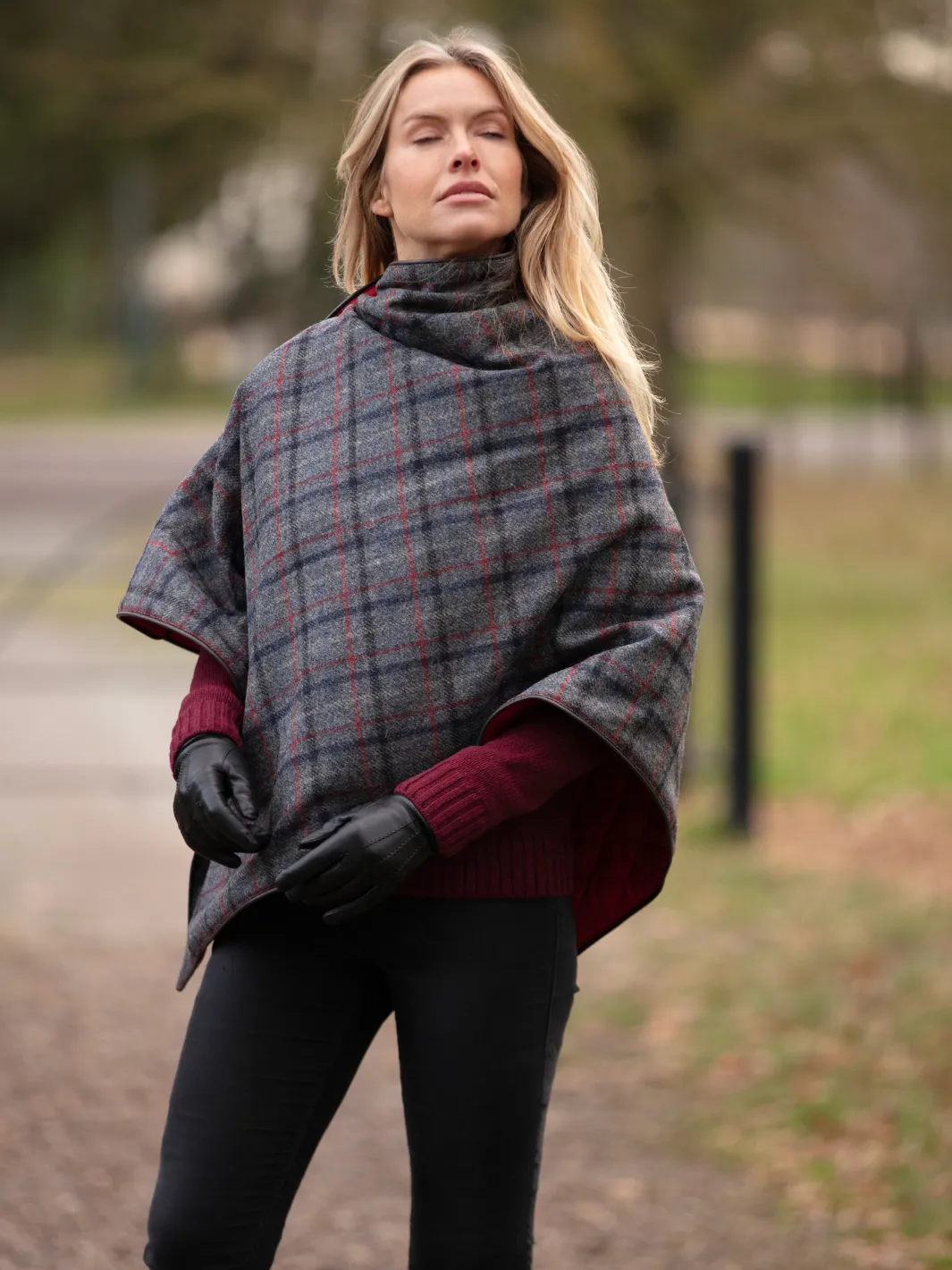 John Partridge Tweed Shawl sjal grå multirute, quiltfôr
