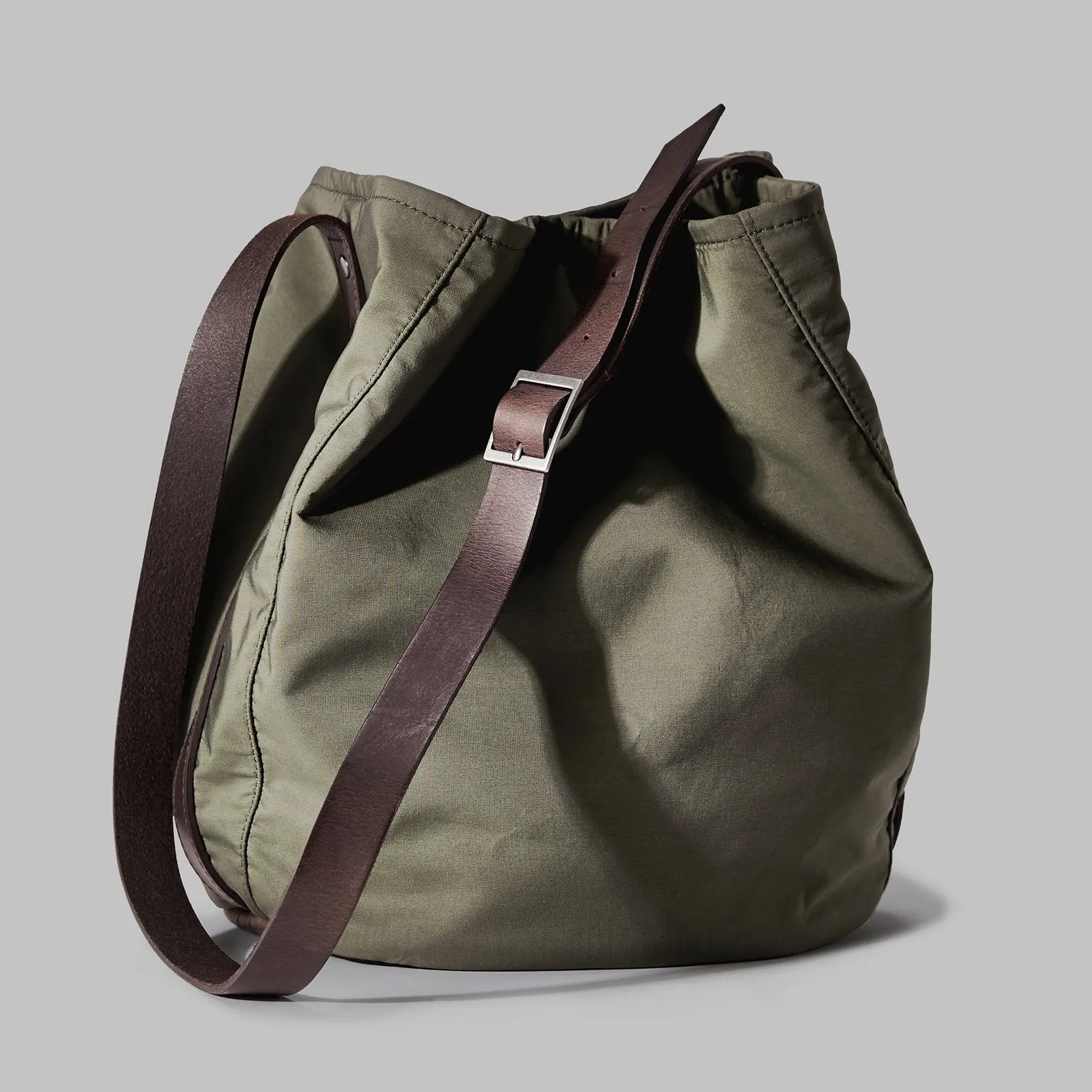 John Partridge Moseley Green Nylon bucket bag grønn 19 l