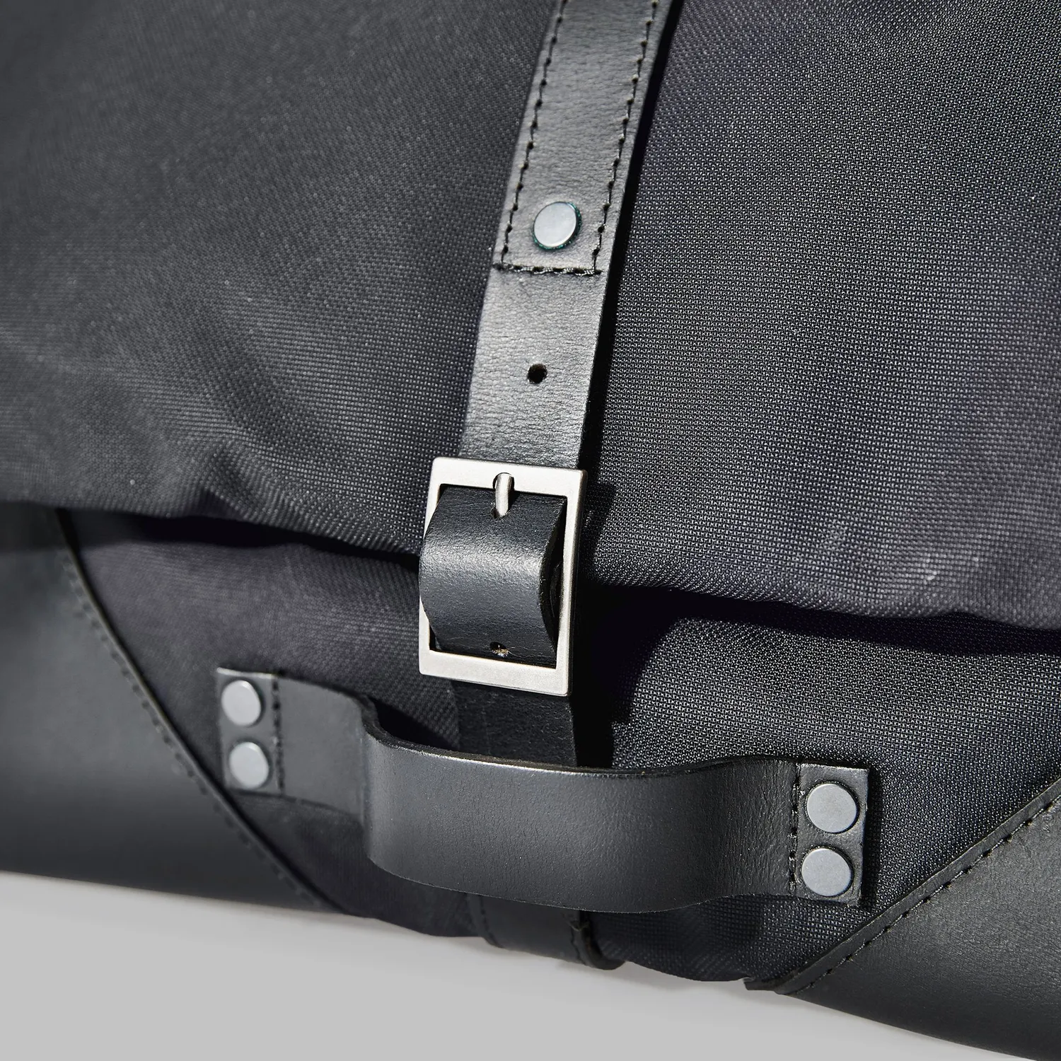 John Partridge Anslow nylonclutch navy 2 l