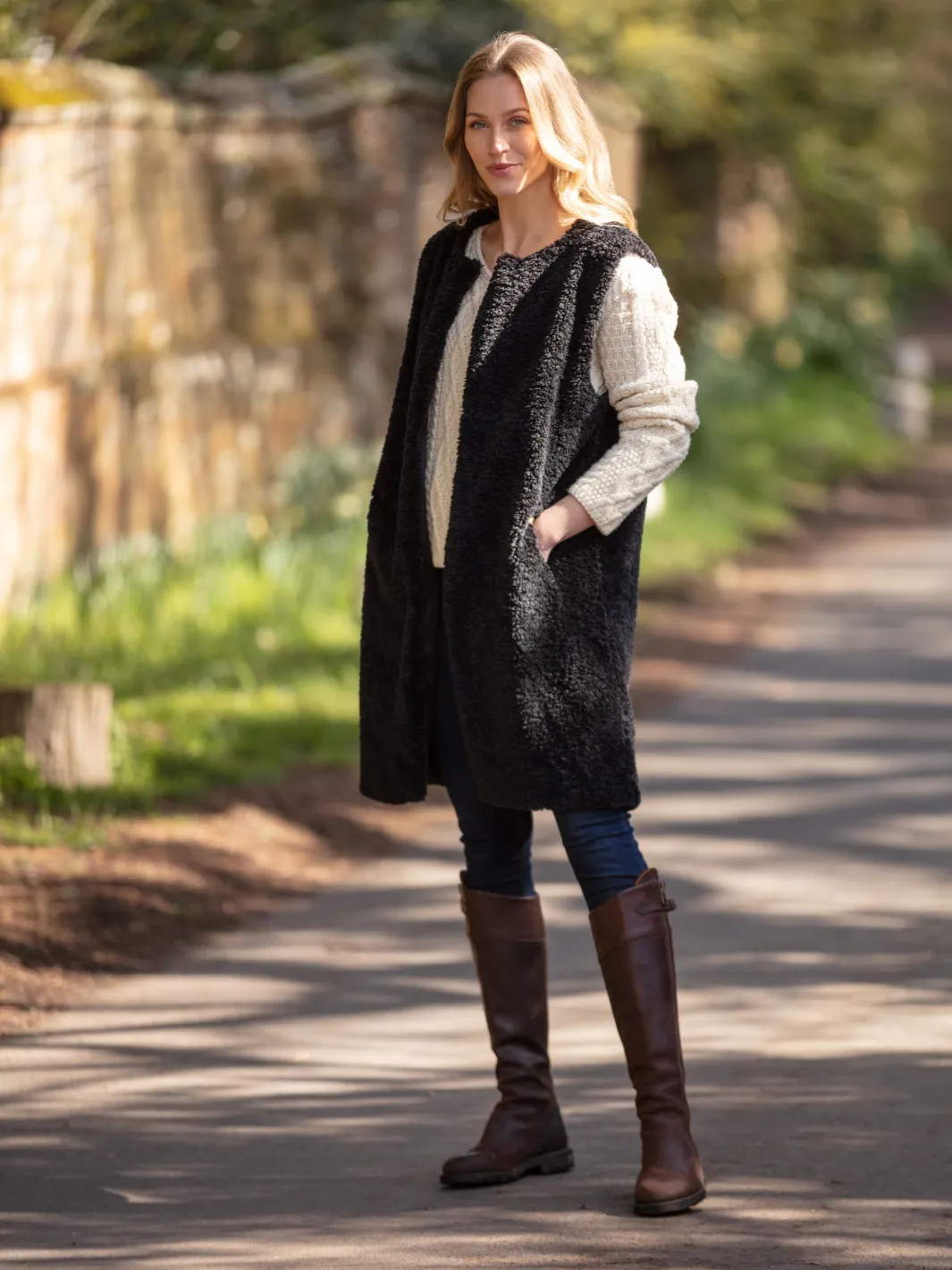 John Partridge Shearling Gilet lang vest svart fuskepels