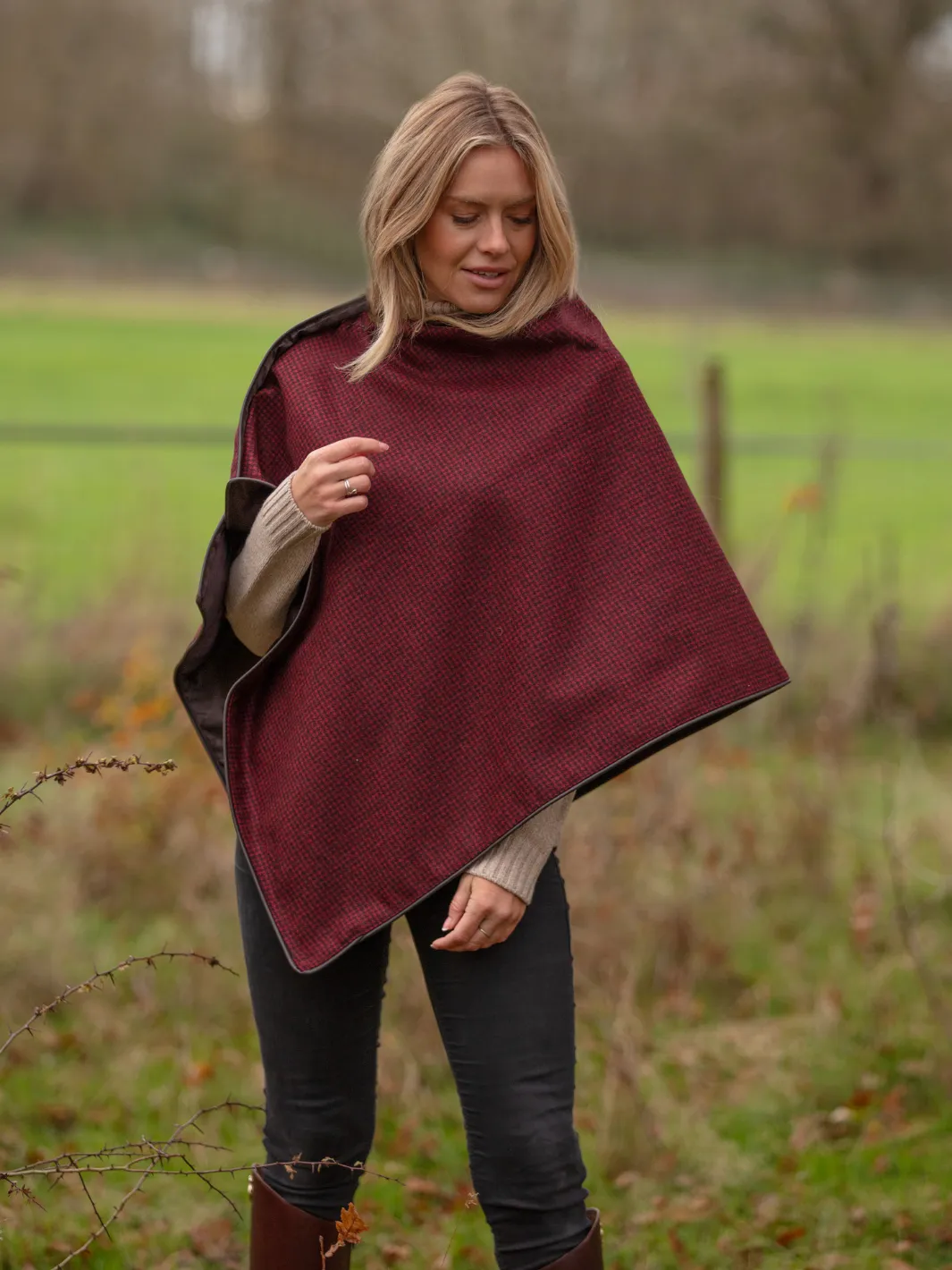 John Partridge Tweed Shawl tweedsjal rød og svart ull