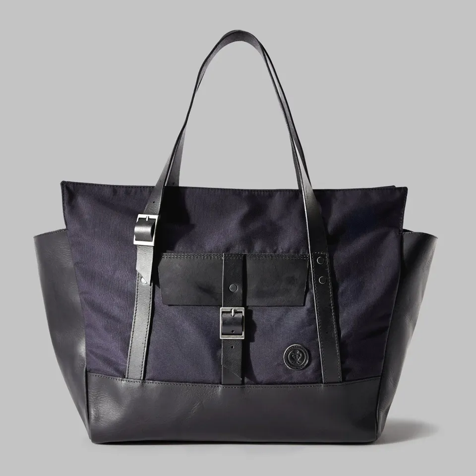 John Partridge Longton stor toteveske navy nylon 20 l