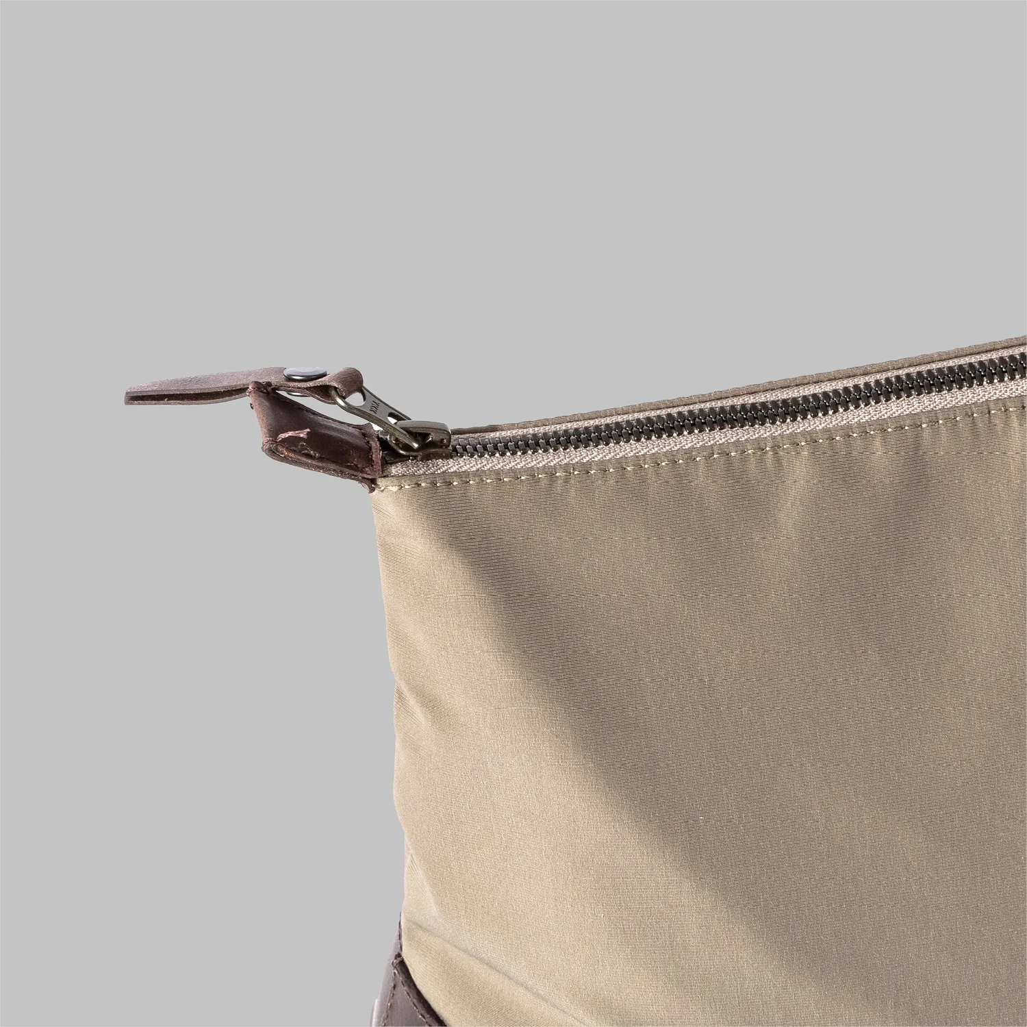 John Partridge Silverdale Beige Nylon & Leather Wash Bag toalettmappe beige 8 l vannavvisende
