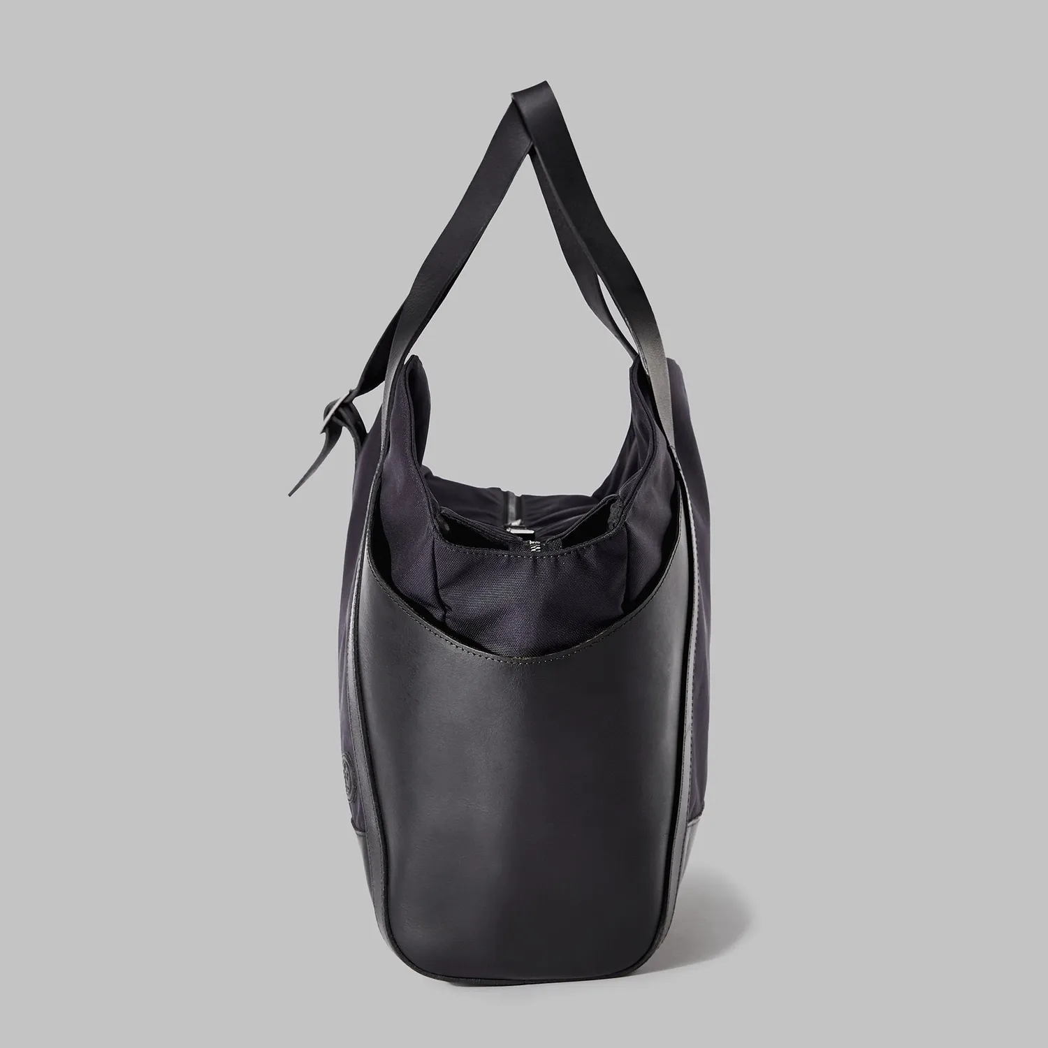 John Partridge Amerton Navy Nylon Shoulder Bag skulderveske 29 L