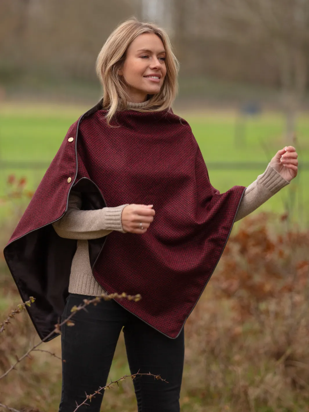 John Partridge Tweed Shawl tweedsjal rød og svart ull