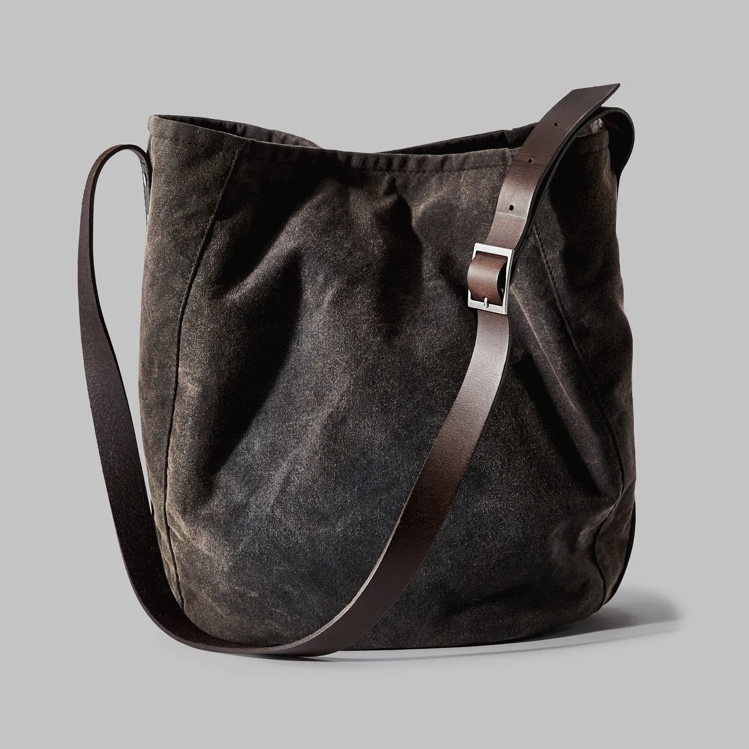 John Partridge Moseley Brown Waxed Cotton Bucket Bag bøtteveske brun