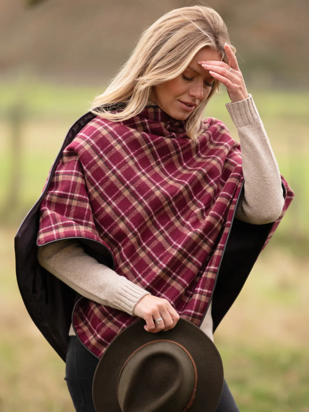 John Partridge Tweed Shawl tweedsjal burgunder rutet ull
