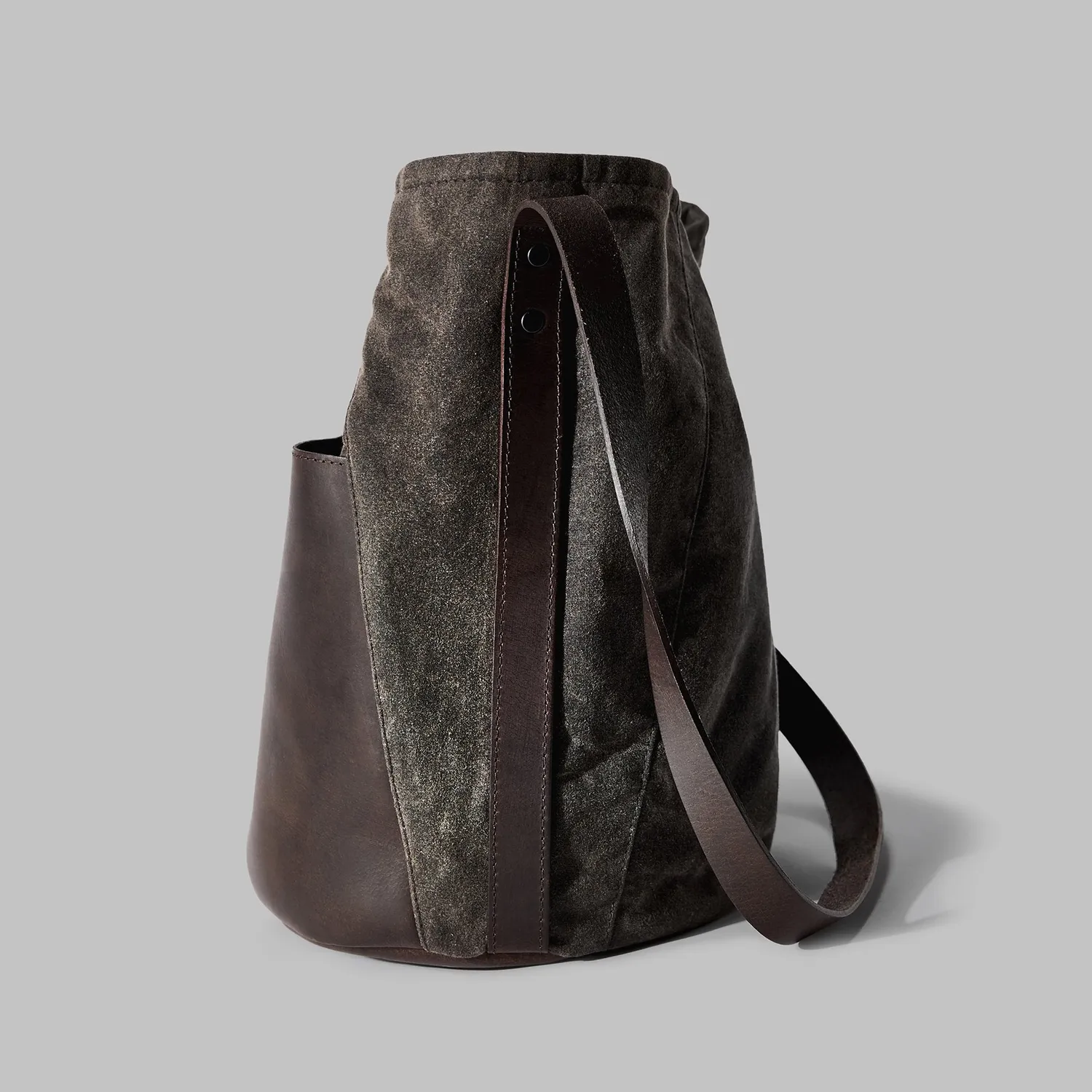 John Partridge Moseley Brown Waxed Cotton Bucket Bag bøtteveske brun