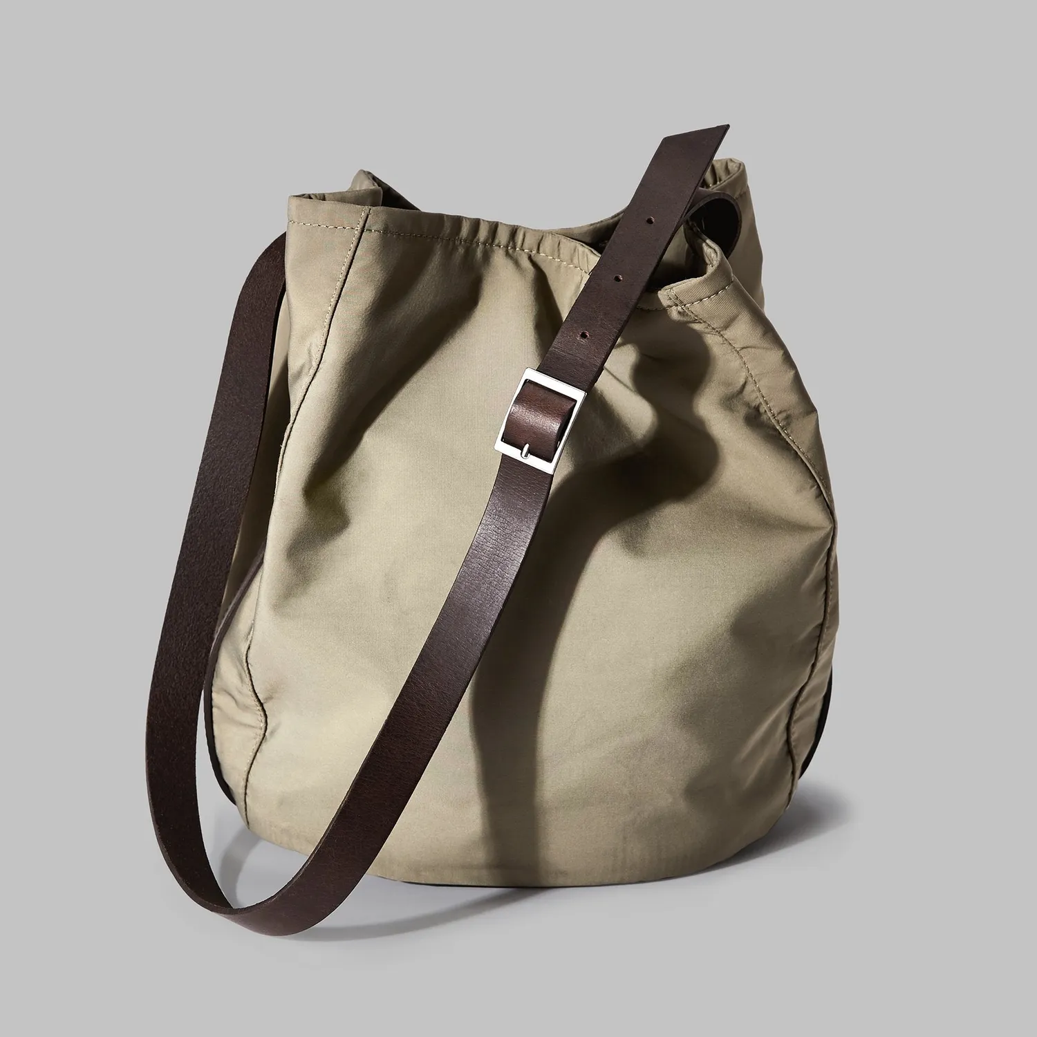 John Partridge Moseley Beige Nylon Bucket Bag bøtteveske