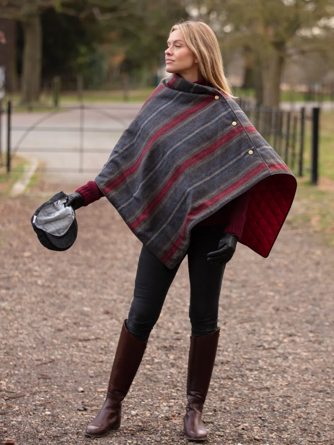 John Partridge Tweed Shawl sjal grå rød blå stripet