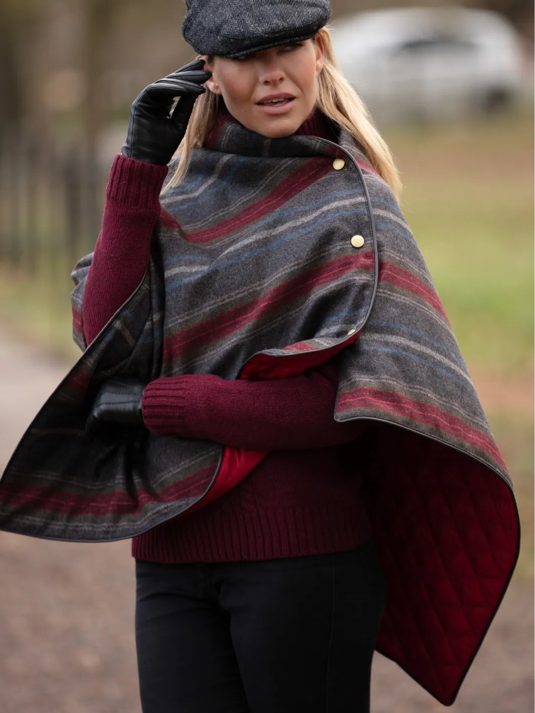 John Partridge Tweed Shawl sjal grå rød blå stripet